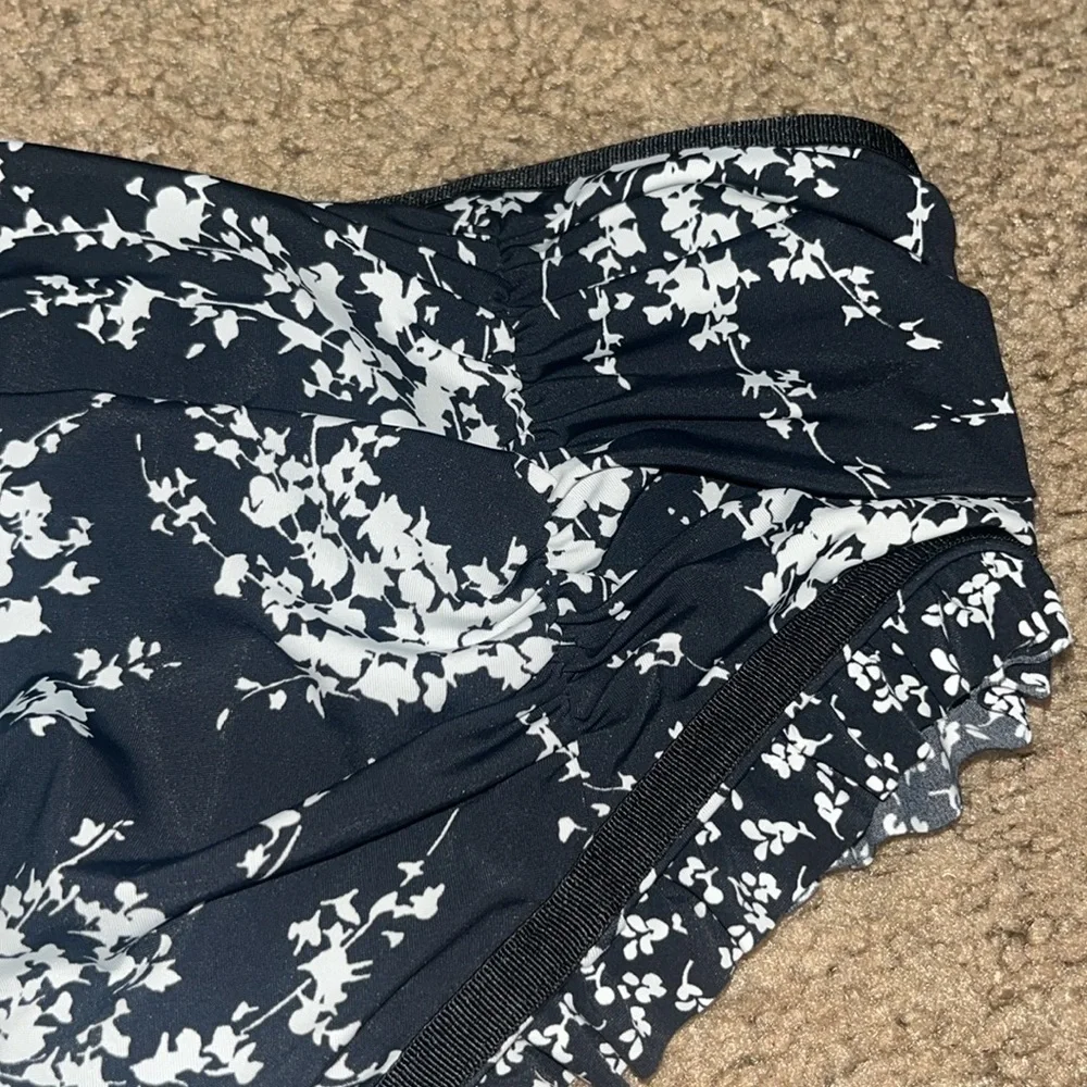 Michael Kors Collection Ruffle Floral Two-Piece Bikini Swimsuit Black White‎ 12